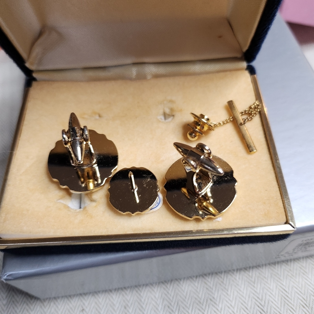 🌟🤩HOST PICK ⭐️🌟 WEDGWOOD set of CUFFLINKS and tie brooch pin - Picture 9 of 14